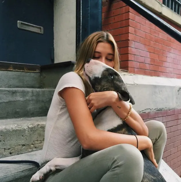 Foto Seksi Hailey Baldwin