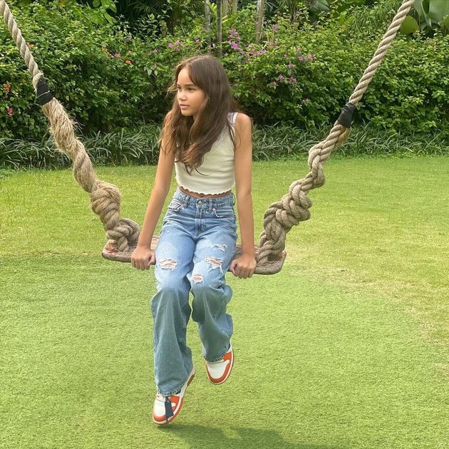 Impressive, 8 Photos of Melaney Ricardo's Teenage Daughter Chloe - Her Beauty Sitting on a Swing is Said to Resemble Luna Maya