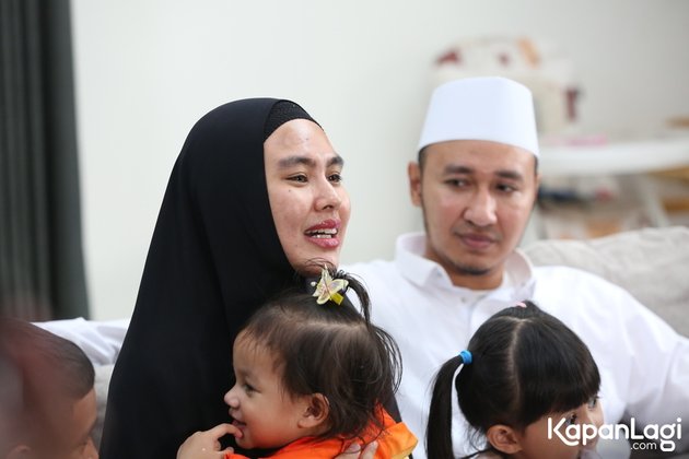 Creating Viral Escalator Content in Mecca, 8 Photos of Kartika Putri Apologizing for Unintentionally Offending Anyone