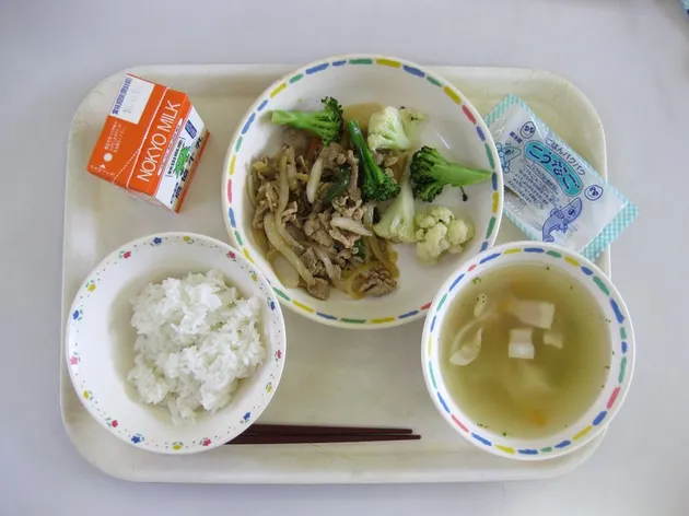 Menu Makan Siang Siswa Jepang
