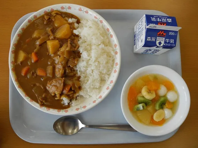 Menu Makan Siang Siswa Jepang