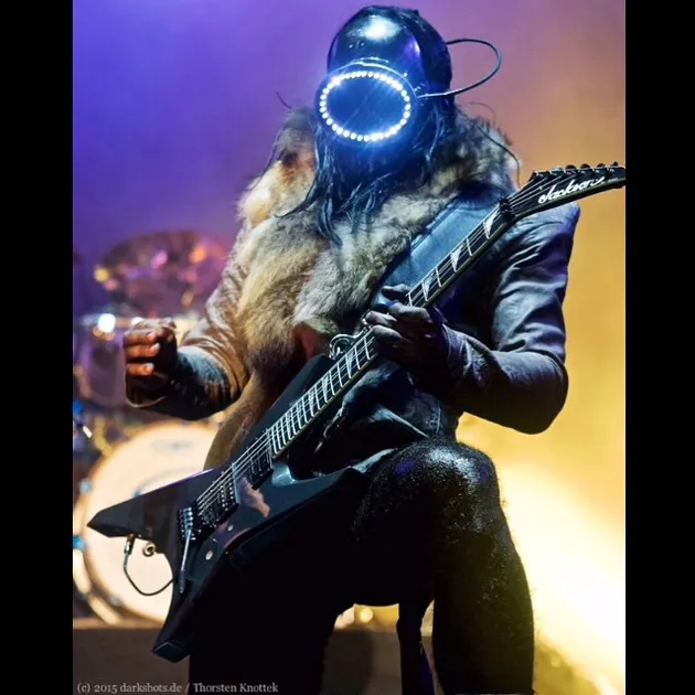 Kostum Unik Wes Borland Gitaris Limp Bizkit