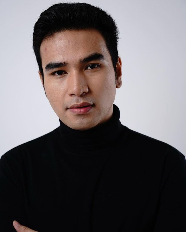 Captivating, 8 Photos of Hari Putra Looking Like a Korean Oppa When Wearing a Turtle Neck - Said to be Even Handsomer