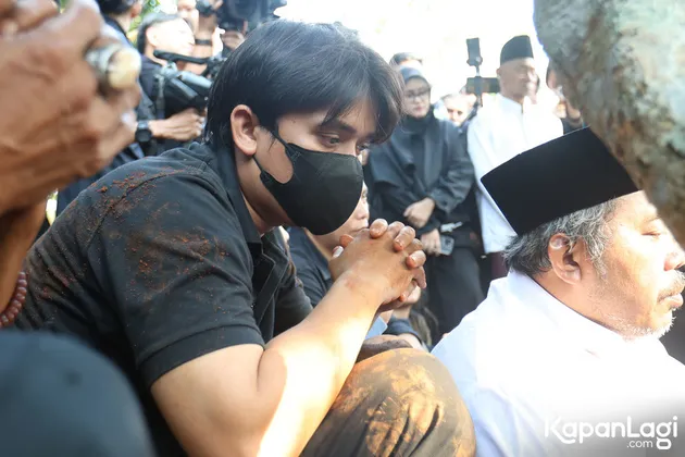 Mpok Alpa Buka Wig di Depan Billy Syahputra