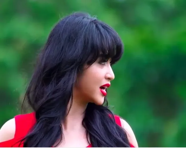 dewi perssik