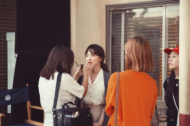 Bila KLovers mendengar pengucapan Bahasa Inggris Wendy amat baik, ini karena ia pernah tinggal di Kanada dan USA. Namun sayang pada masa itu kebudayaan Korea belum terlalu signifikan.