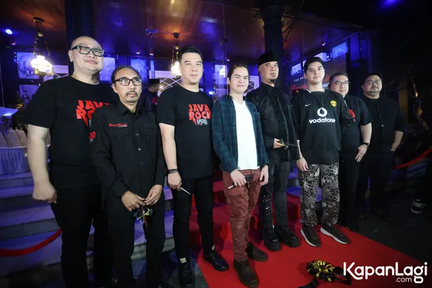 Ahmad Dhani bersama para rekan bisnis