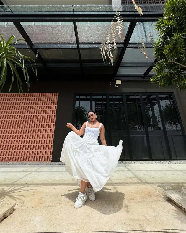 Boiyen Pakai Baju Putih