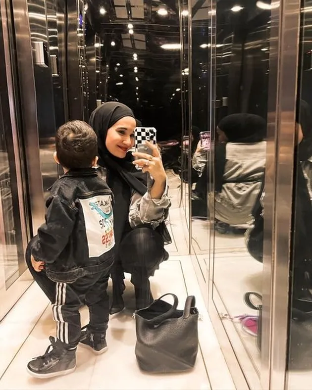 Ukkasya Anak Zaskia Sungkar Dandan Fashionable