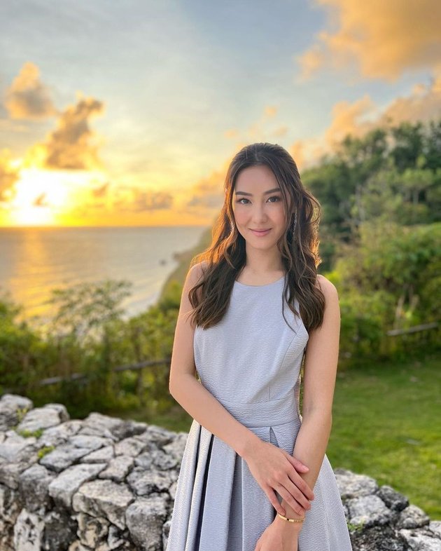 Inilah potret Karen Vendela, wanita cantik yang kini berusia 27 tahun. Karen & Boy telah bertunangan pada 2019 silam. 