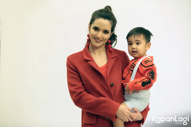 Nia Ramadhani &amp; Mainaka Zanatti Bakrie