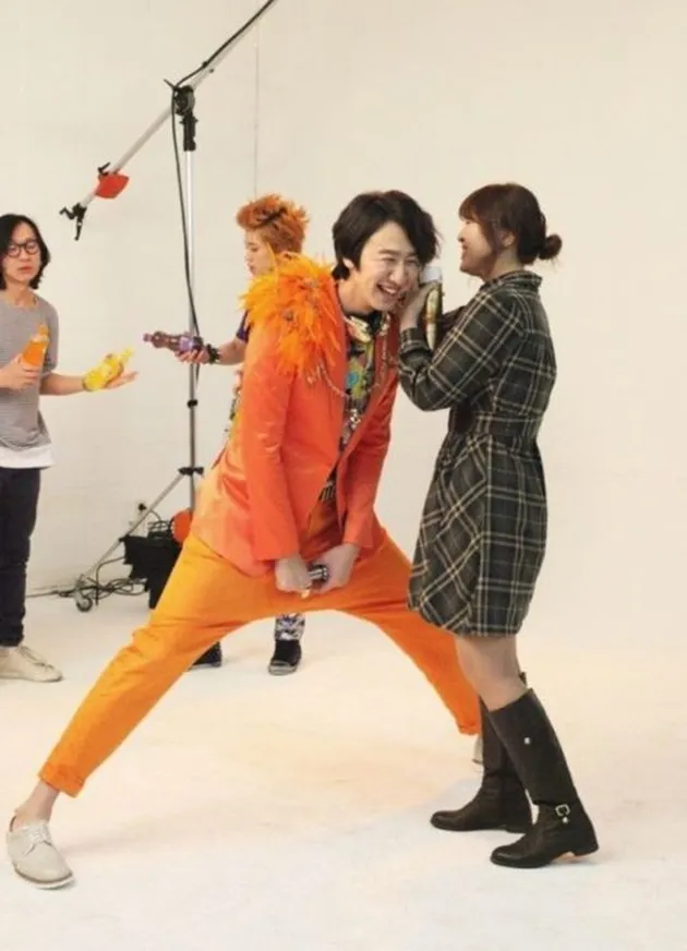 aktor berkaki panjang