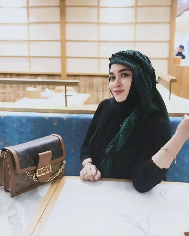 Zeda Salim Pamer Tas Mewah