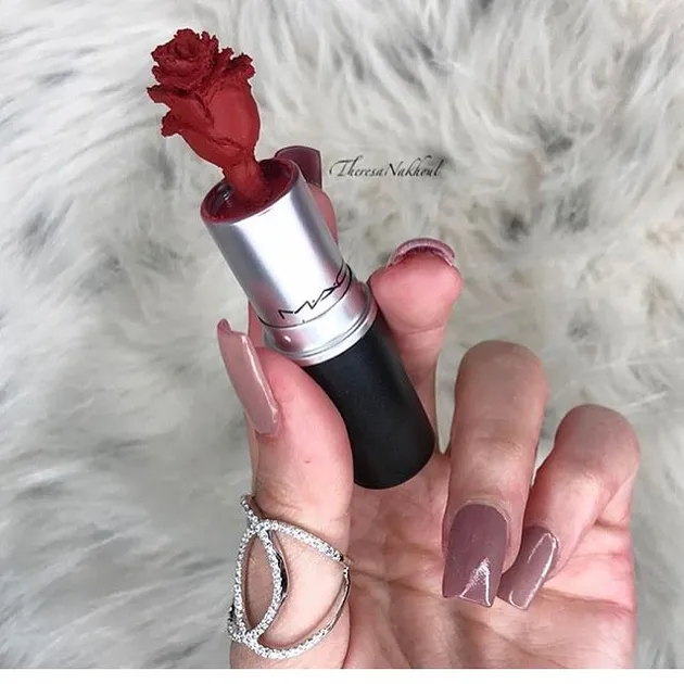 lipstick art