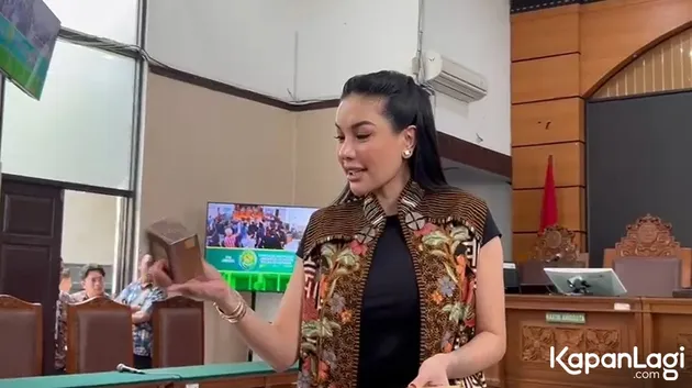Nikita Mirzani vs Reza Gladys