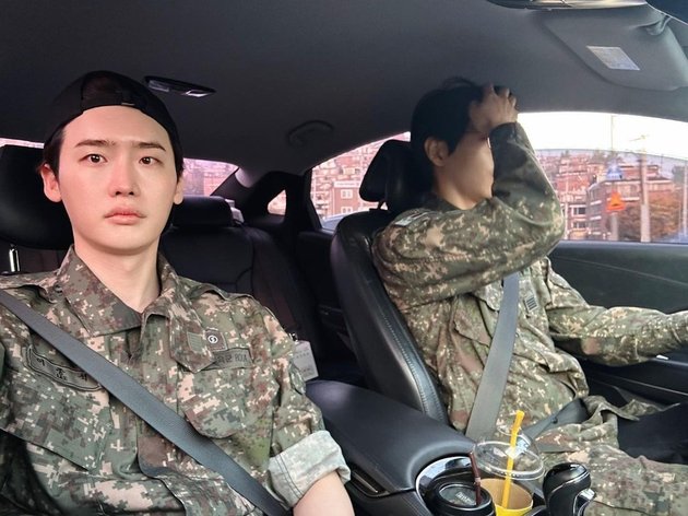 Not Shooting Drama! 8 Photos of Lee Jong Suk and Shin Jae Ha Sharing Moments of Returning to Wamil for Reserve Training