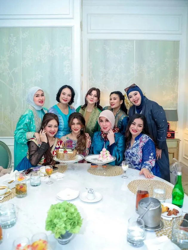 Geng Seleb Senior Buka Bersama