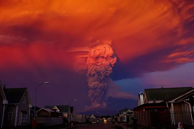 Gunung Calbuco di Chile meletus