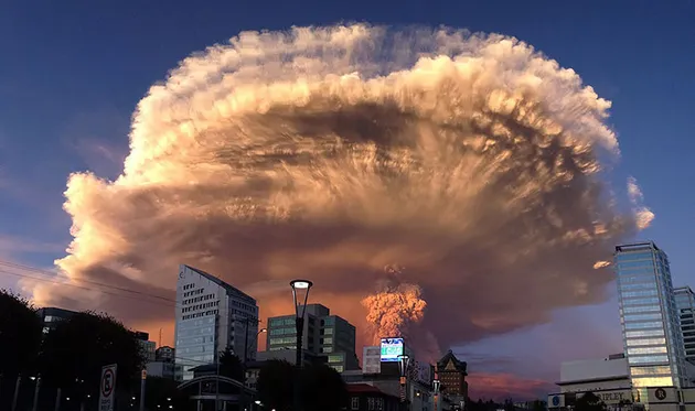 Gunung Calbuco di Chile meletus
