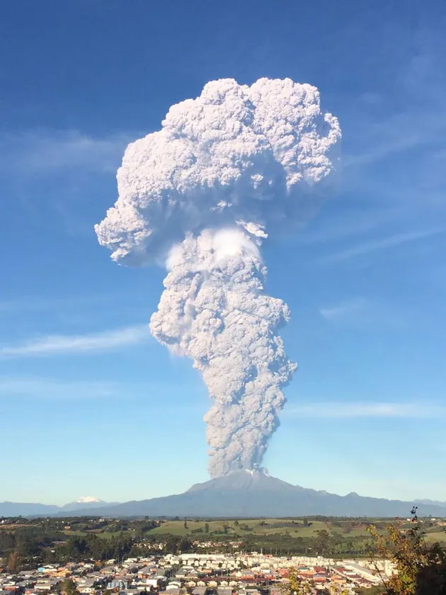 Gunung Calbuco di Chile meletus