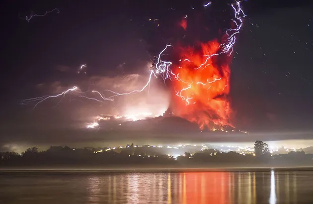 Gunung Calbuco di Chile meletus