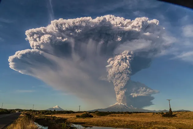 Gunung Calbuco di Chile meletus