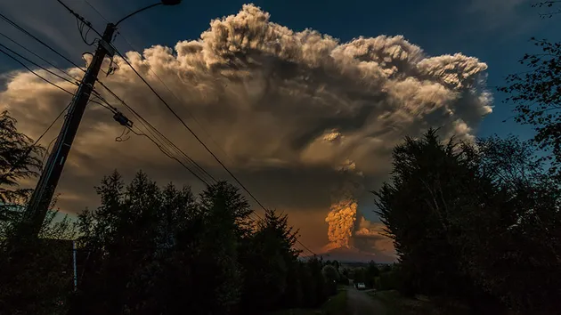 Gunung Calbuco di Chile meletus