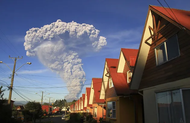 Gunung Calbuco di Chile meletus
