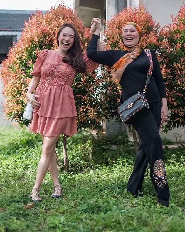 Proof that In-Laws and Daughters-in-Law Can Get Along, 10 Photos of Dewi Yull and Merdianti Octavia who are Besties