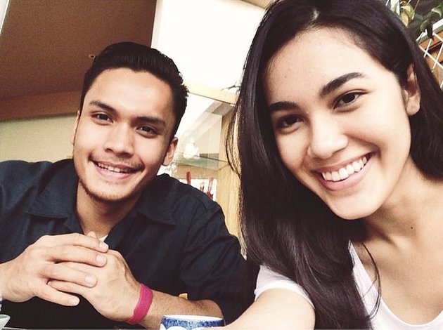 Randy Pangalila selalu ogah ketika ditanya siapa cewek yang kini mengisi hatinya. Yap, semenjak putus dari aktris cantik Donita, pemain sinetron kece ini seolah menyembunyikan kisah asmaranya.