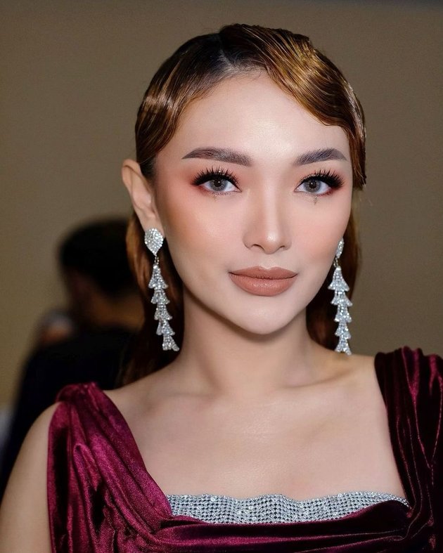 Beautiful and Enchanting Pregnant Zaskia Gotik, Peek at 7 Photos of Her Early Pregnancy - Wearing a Body Slim Dress, Baby Bump is Not Yet Visible