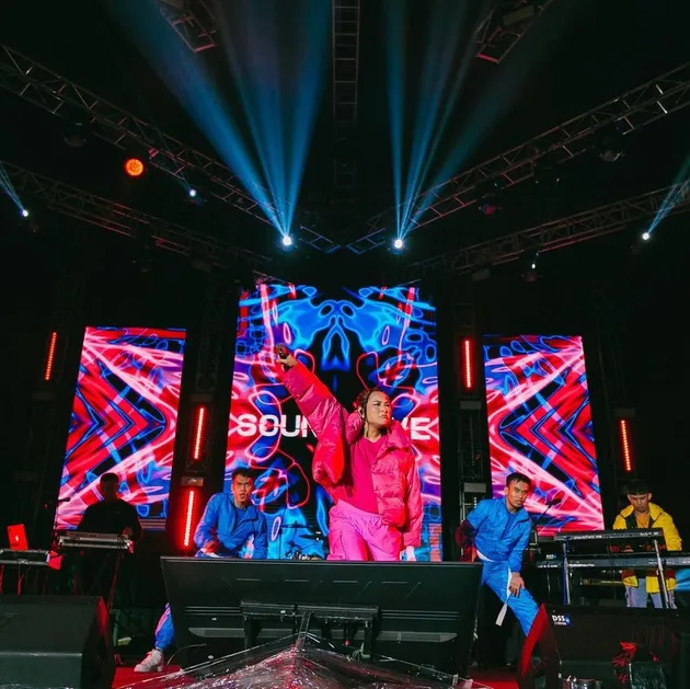 Rinni Wulandari manggung saat hamil