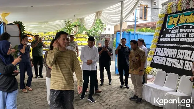 Joko Widodo Melayat ke Rumah Duka Bunda Iffet