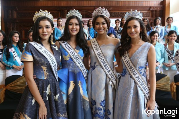 Ajang kecantikan Puteri Indonesia 2018 tak lama lagi akan segera digelar. Sebelumnya, para pemenang dari Puteri Indonesia 2017 sempat berkumpul berikan dukungan untuk sederet finalis baru di sebuah acara konferensi pers yang belum lama ini digelar.