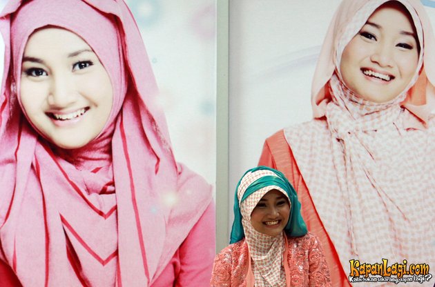 BERAGAM POSE MANIS FATIN SHIDQIA - DUTA RABBANI DAN 
