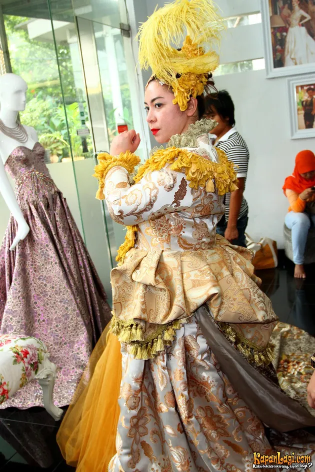 BOCORAN GAUN MELLY GOESLAW DI THE QUEEN OF SOUNDTRACK 