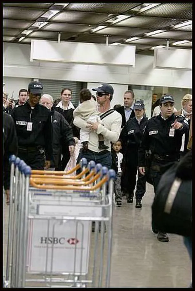 pitt_dan_jolie_bandara