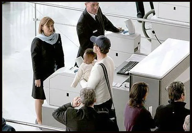 pitt_dan_jolie_bandara