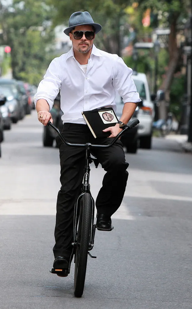 brad_pitt_bersepeda