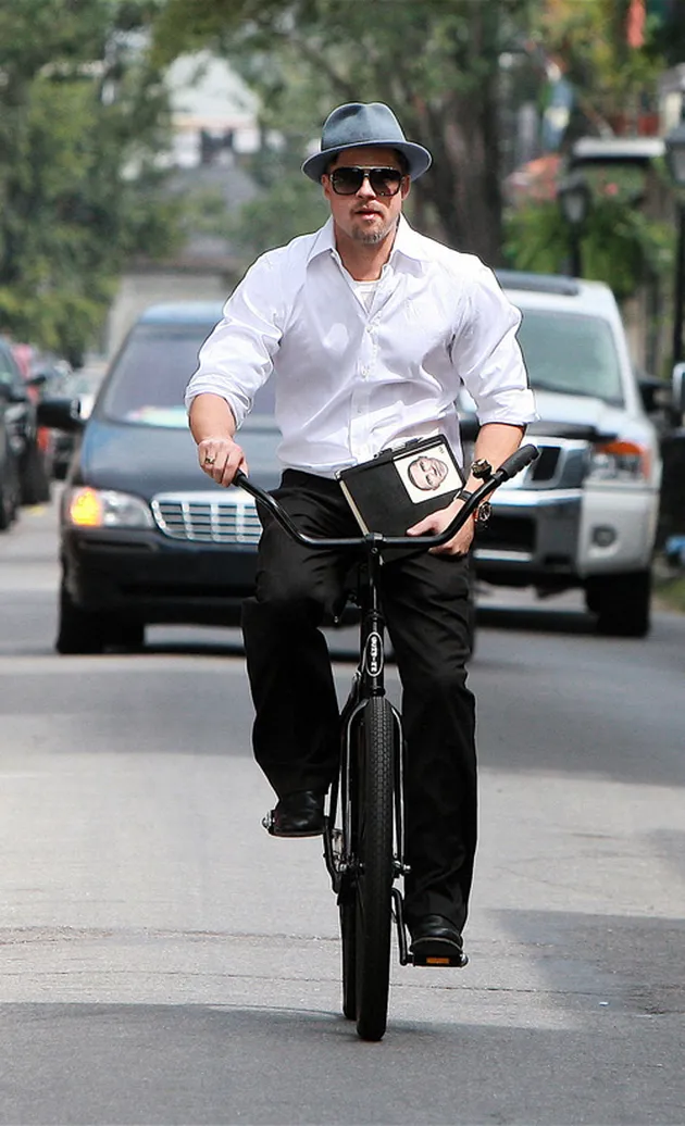 brad_pitt_bersepeda