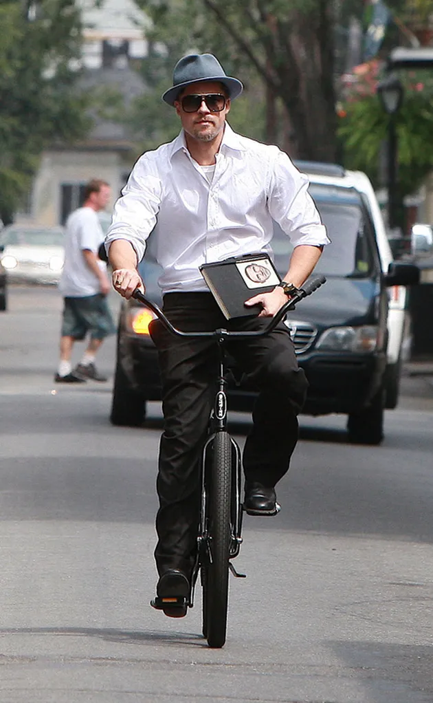 brad_pitt_bersepeda