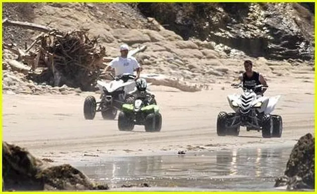 brad_pitt_santa-barbra