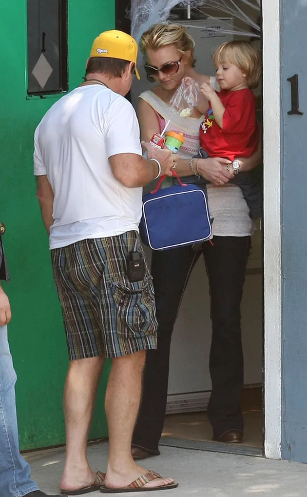 britney_jemput_sekolah