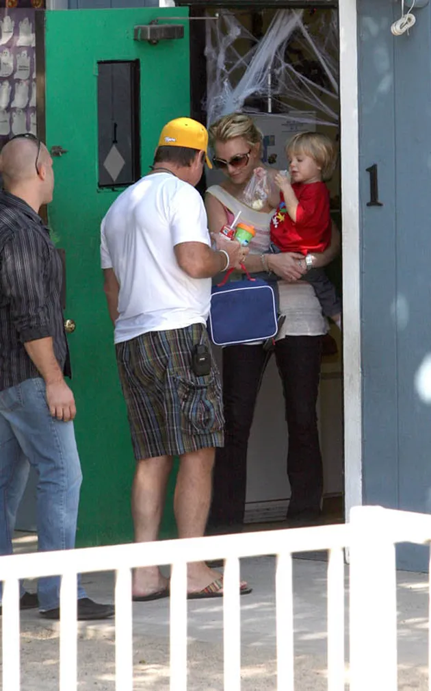 britney_jemput_sekolah