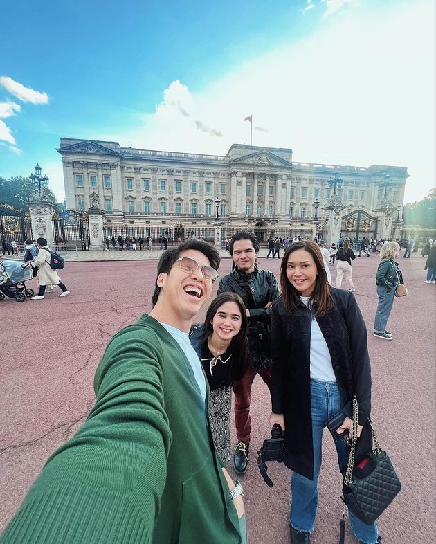 Beloved Future Daughter-in-Law, Here are 8 Photos of Tissa Biani's Vacation to London with Maia Estianty and Family - Looking Beautiful Attending the Henna Night
