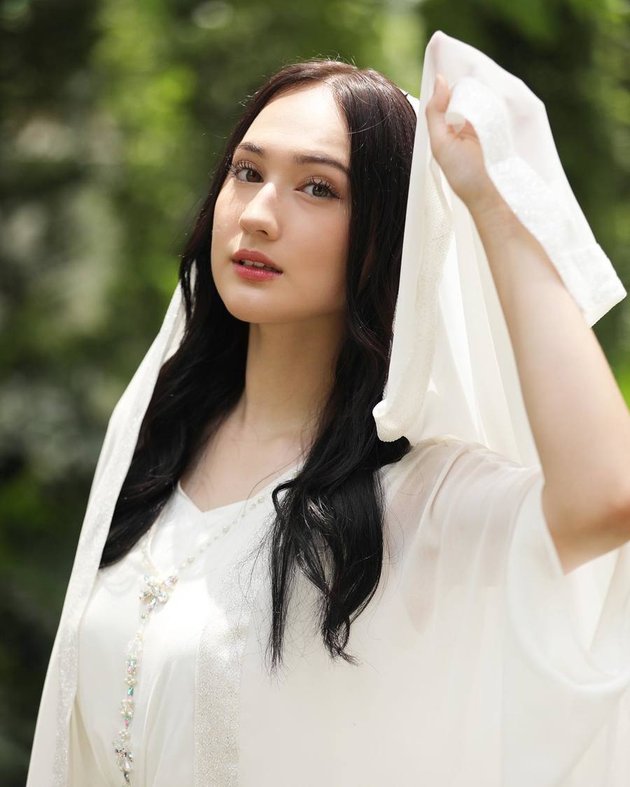 Maia Estianty's Future Daughter-in-Law, 8 Photos of Laura Moane, Al Ghazali's Girlfriend Wearing Hijab - Her Beauty is Soothing