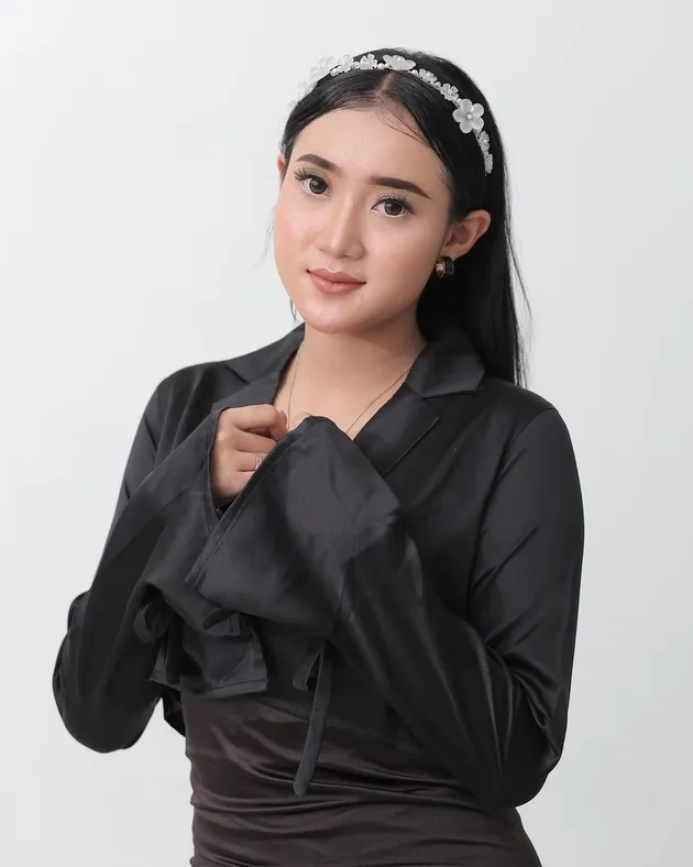 Yeni Inka Sopan Sederhana Cantik Anggun