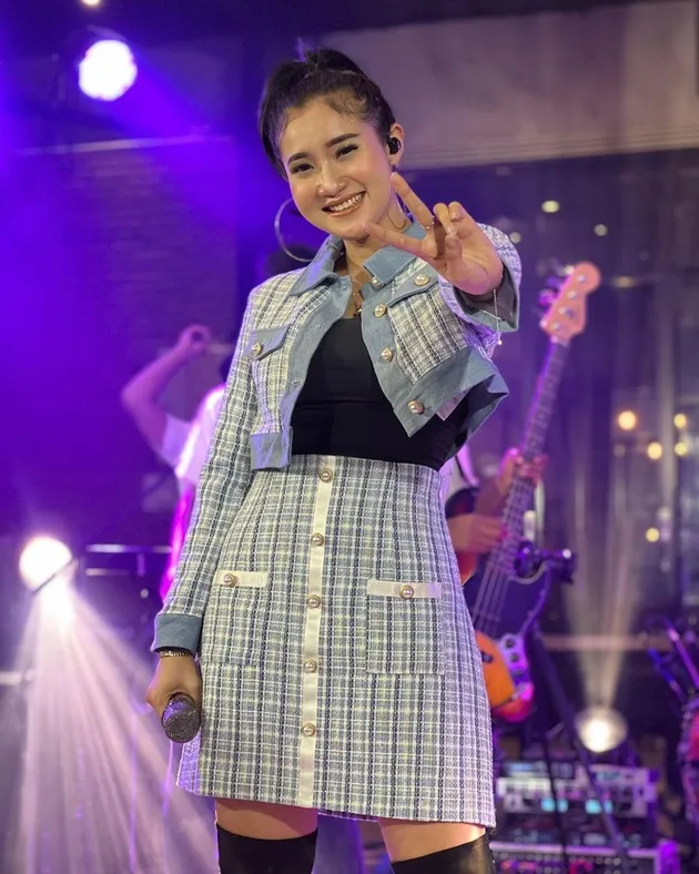 Yeni Inka Sopan Sederhana Cantik Anggun