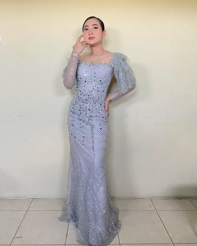 Yeni Inka Sopan Sederhana Cantik Anggun