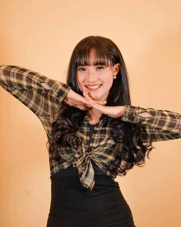 Yeni Inka Sopan Sederhana Cantik Anggun